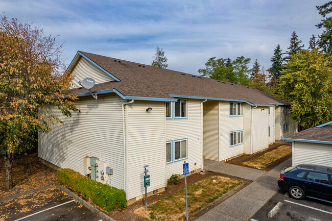 Powell Station Apartments in Portland, OR - Foto de edificio - Primary Photo