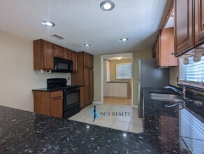 7821 Birchwood Dr in Port Richey, FL - Building Photo - Building Photo