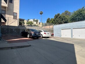 1417 1/2 Maltman Ave, Unit upstairs in Los Angeles, CA - Foto de edificio - Building Photo