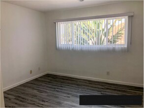 1317 Waterloo St, Unit 1 in Los Angeles, CA - Building Photo - Building Photo