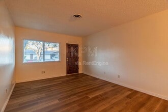 422 Felton Way in Stockton, CA - Building Photo - Building Photo