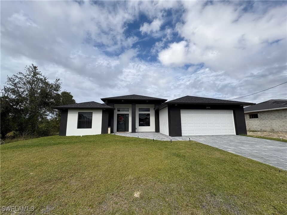 2606 10th St SW in Lehigh Acres, FL - Building Photo