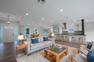 402 Forest Lake Dr in Seabrook, TX - Building Photo - Building Photo