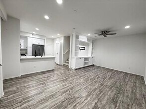 401 Castiano St, Unit 1 in Camarillo, CA - Building Photo - Building Photo