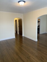 7647 W Ibsen St in Chicago, IL - Foto de edificio - Building Photo