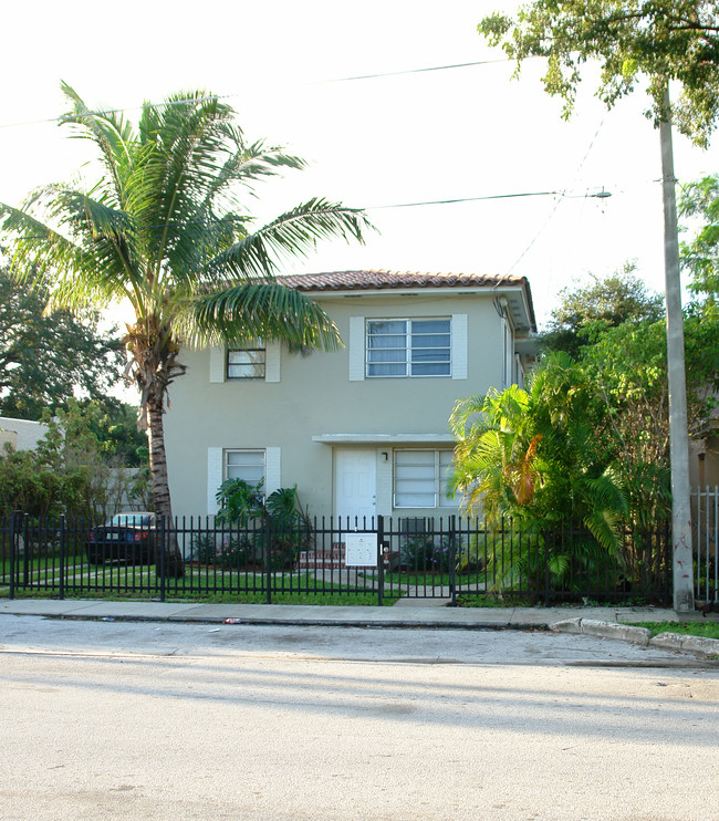 514 NE 68th St in Miami, FL - Foto de edificio - Building Photo