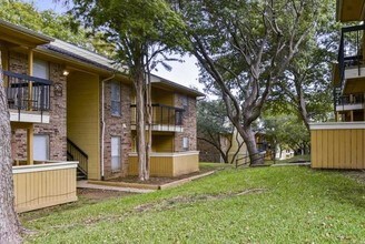 Brandon Walk in Garland, TX - Building Photo - Building Photo