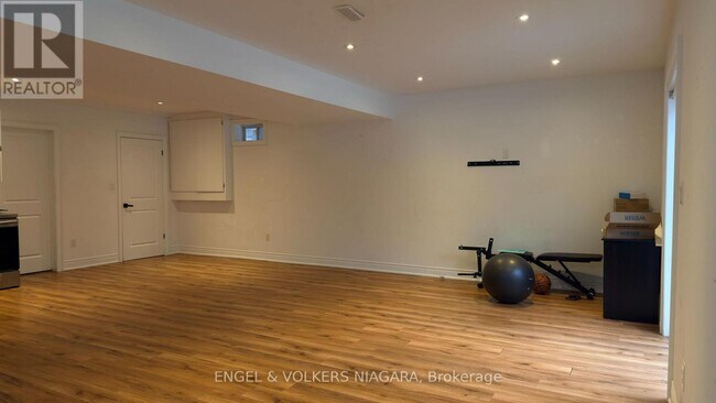 7171 Lionshead Ave in Niagara Falls, ON - Building Photo - Building Photo