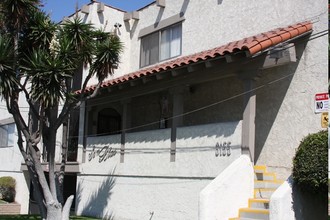 San Blas Apartments in Hawthorne, CA - Foto de edificio - Building Photo