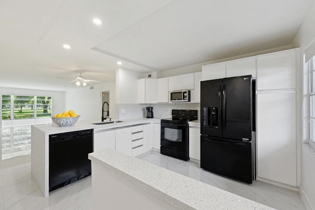 2202 Lucaya Bend in Coconut Creek, FL - Building Photo