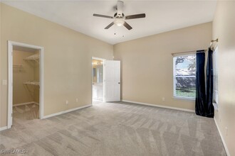 9261 Middle Oak Dr in Ft. Myers, FL - Building Photo - Building Photo