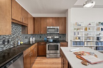 Halstead in Houston, TX - Foto de edificio - Building Photo