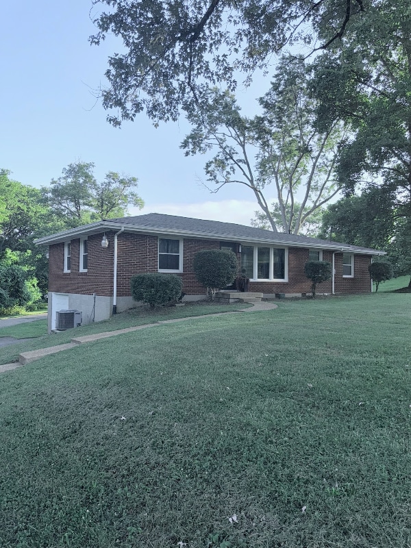 1315 Bell Grimes Ln in Nashville, TN - Foto de edificio - Building Photo