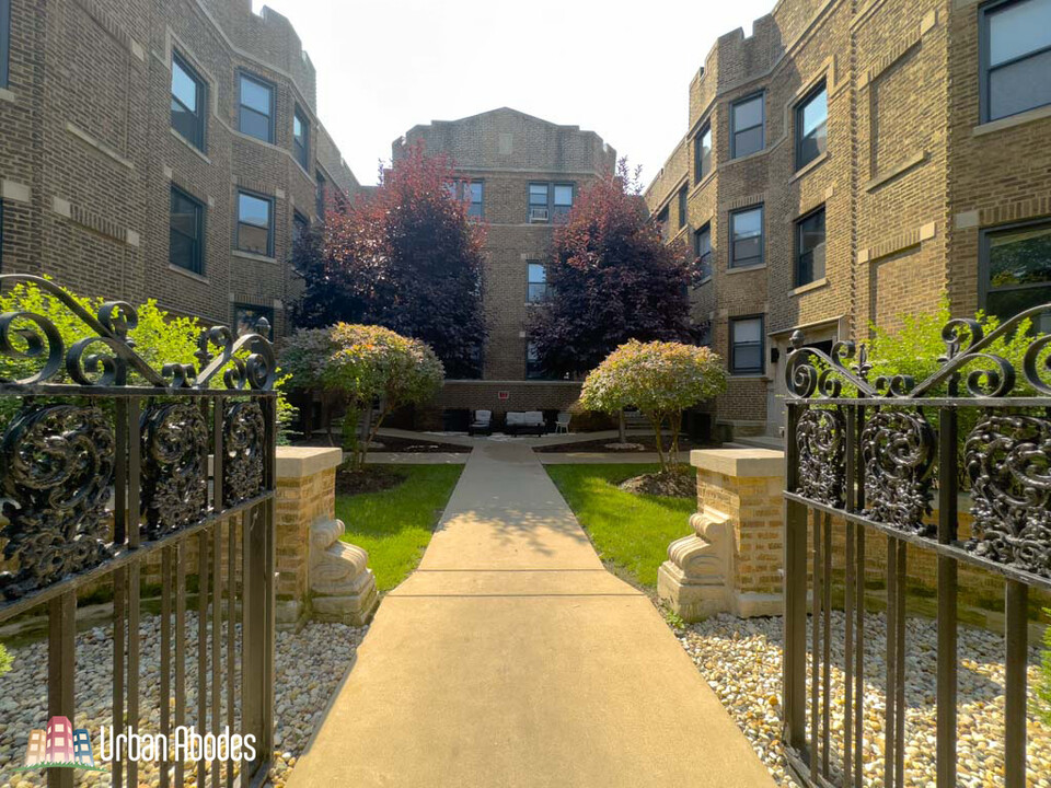 637 W Cornelia Ave, Unit M00B in Chicago, IL - Foto de edificio