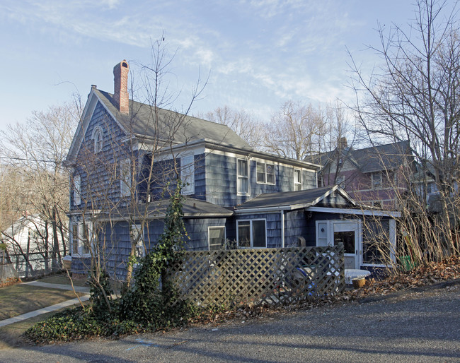 40 Scudder Ave in Northport, NY - Building Photo - Building Photo