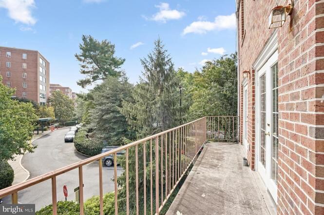 4305 Massachusetts Ave NW in Washington, DC - Building Photo