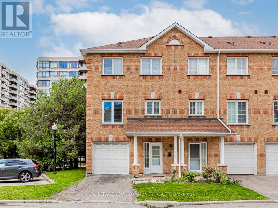 151-151 Townsgate Dr in Vaughan, ON - Building Photo