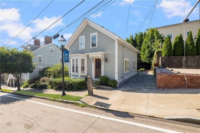 property at 13 King St