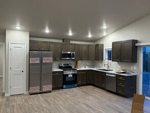 3343 W Middle Rdg Ave in Wasilla, AK - Building Photo - Building Photo