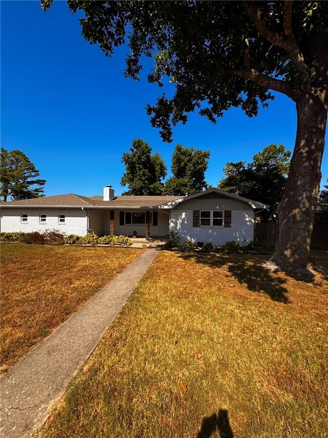 property at 922 S 15th St