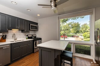 4 Birch Tree Ct in Elmhurst, IL - Foto de edificio - Building Photo