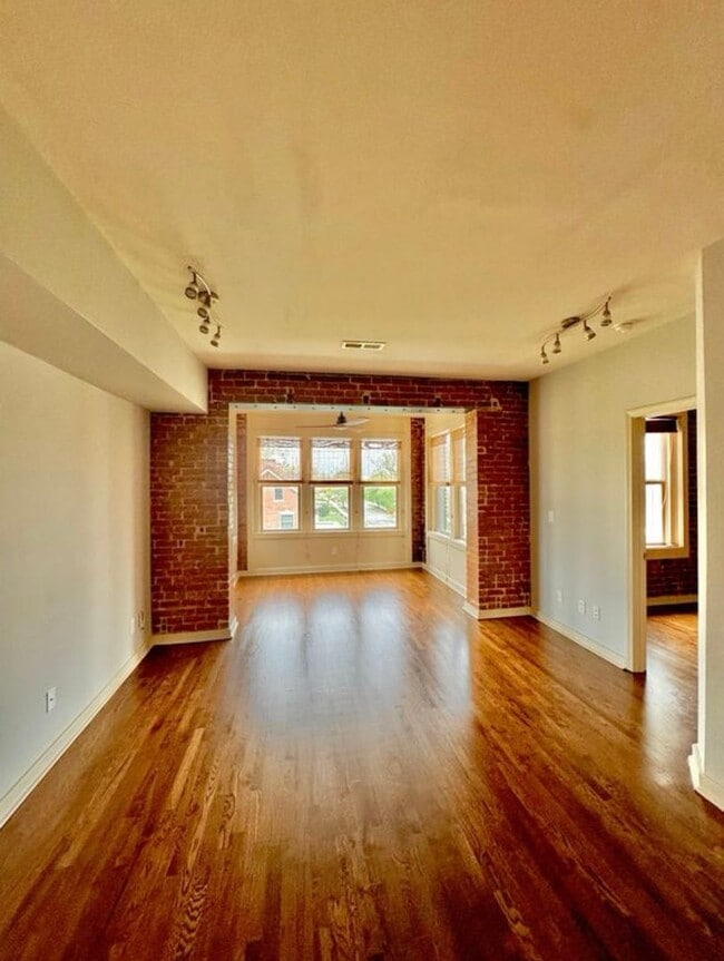 property at 200 E 43rd St