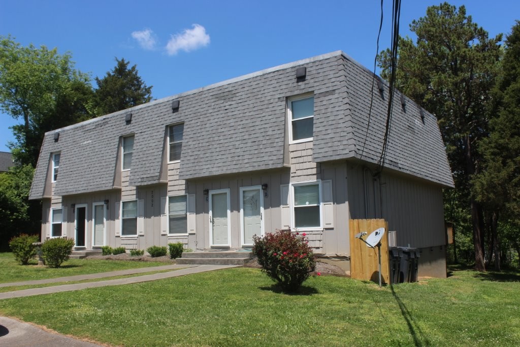 2002 Belle Terra Rd in Knoxville, TN - Building Photo