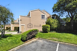 21 Crown Cir in South San Francisco, CA - Foto de edificio - Building Photo