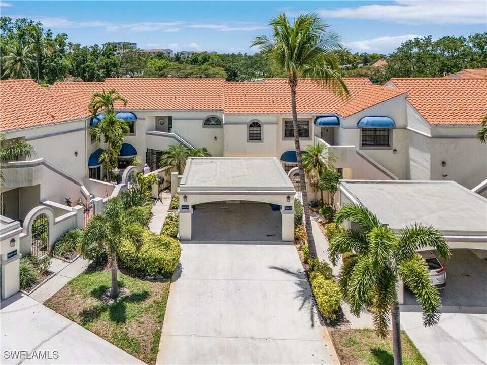 9615 Halyards Ct in Ft. Myers, FL - Foto de edificio