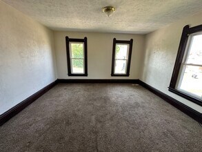 167 Charles Ave SE in Warren, OH - Building Photo - Building Photo