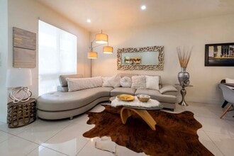 10260 NW 63rd Ter in Doral, FL - Building Photo - Building Photo