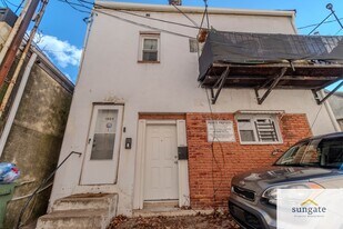 208 Lloyd St in Baltimore, MD - Building Photo