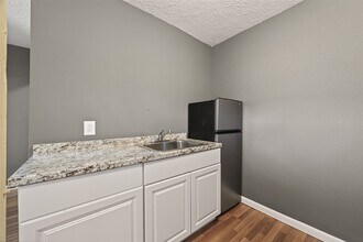 216 Burr St in Houston, TX - Building Photo - Building Photo