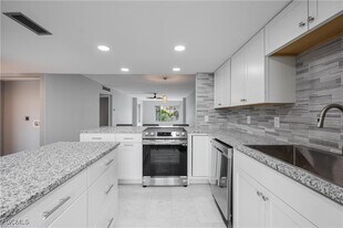 2244 Winkler Ave in Ft. Myers, FL - Building Photo