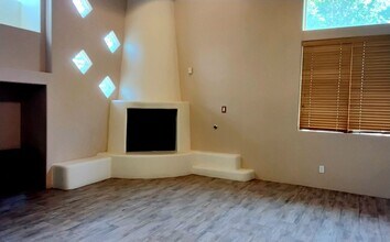 7604 Rio Guadalupe Pl NE in Albuquerque, NM - Building Photo - Building Photo