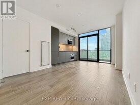 35 Parliament St in Toronto, ON - Building Photo