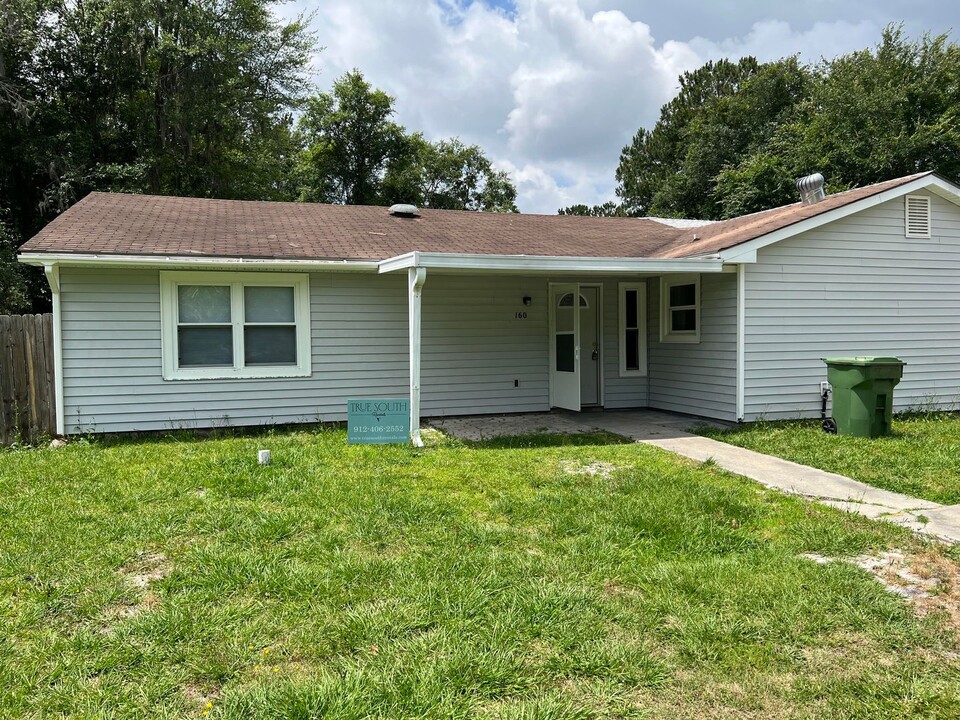 160 Cherokee Cir in Hinesville, GA - Building Photo