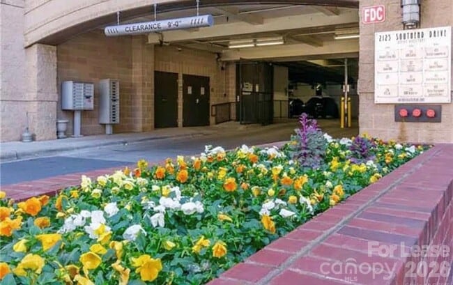 2125 Southend Dr in Charlotte, NC - Building Photo - Building Photo