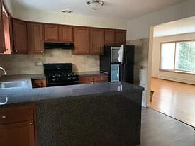 5838 W Montrose Ave, Unit 1N in Chicago, IL - Building Photo