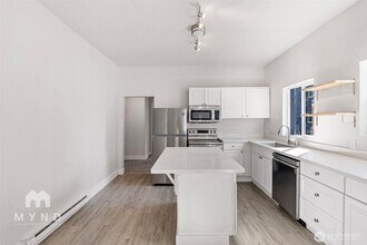 1214 S 8th St in Tacoma, WA - Foto de edificio - Building Photo