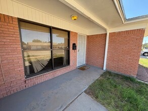3420 Dundee St in El Paso, TX - Foto de edificio - Building Photo