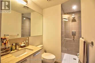 28 Wellesley St E in Toronto, ON - Building Photo - Building Photo