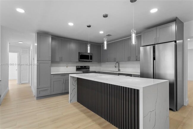 2520 NW 122nd St in Miami, FL - Building Photo - Building Photo