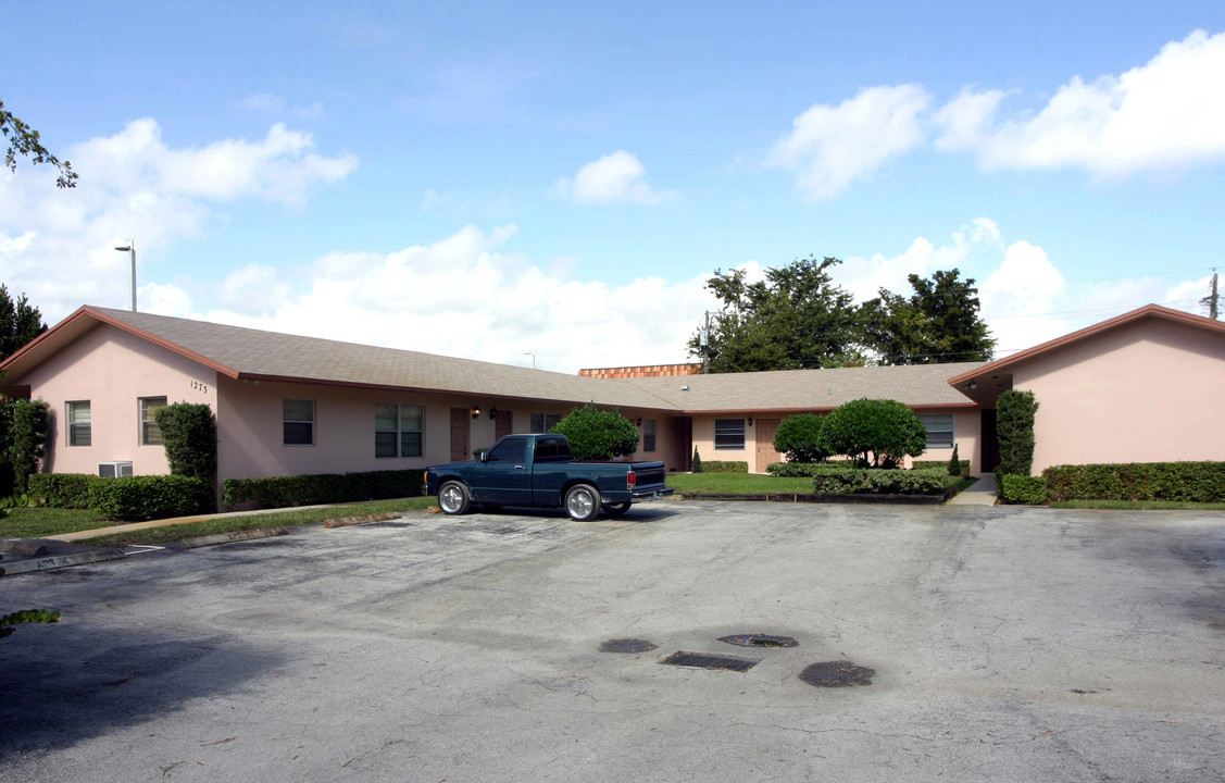 1273 NE 39th St in Oakland Park, FL - Building Photo