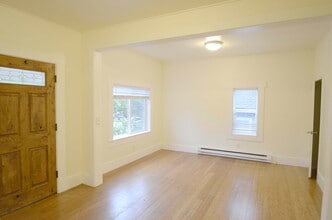 7029 23rd Ave NE in Seattle, WA - Foto de edificio - Building Photo