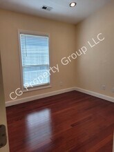 1417 S Eastman Rd in Kingsport, TN - Foto de edificio - Building Photo