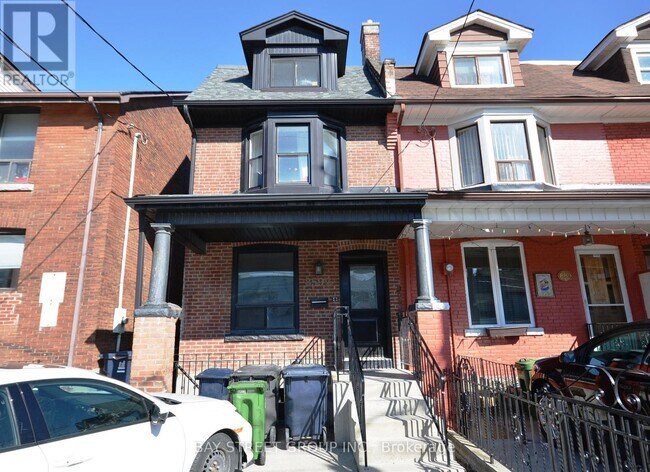property at 859 1/2 Bathurst St