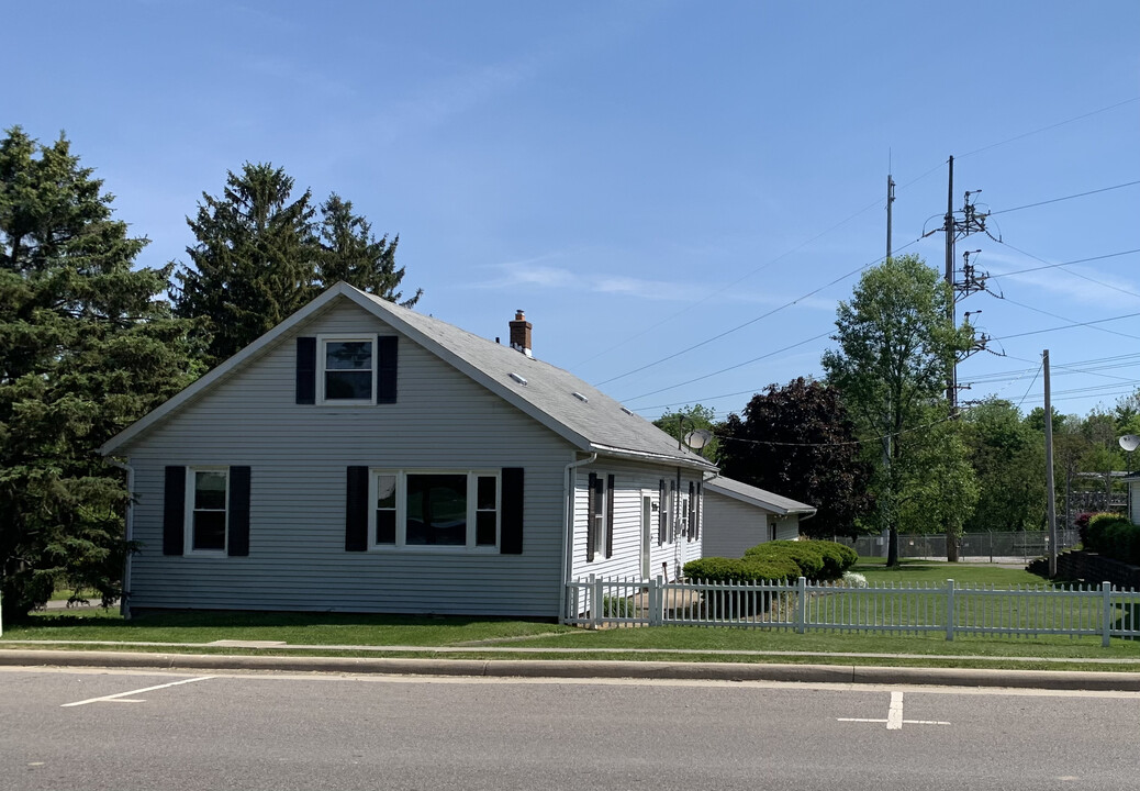 208 E Columbus St in Lithopolis, OH - Building Photo