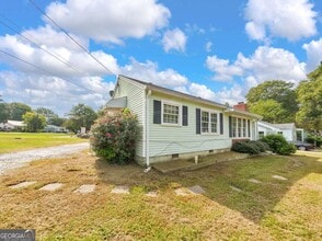 652 Mozley Dr SE in Smyrna, GA - Building Photo - Building Photo