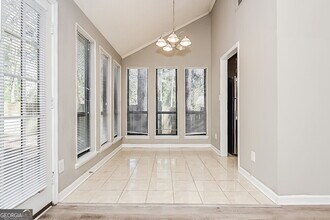 8607 Forest Pointe Ct in Jonesboro, GA - Foto de edificio - Building Photo